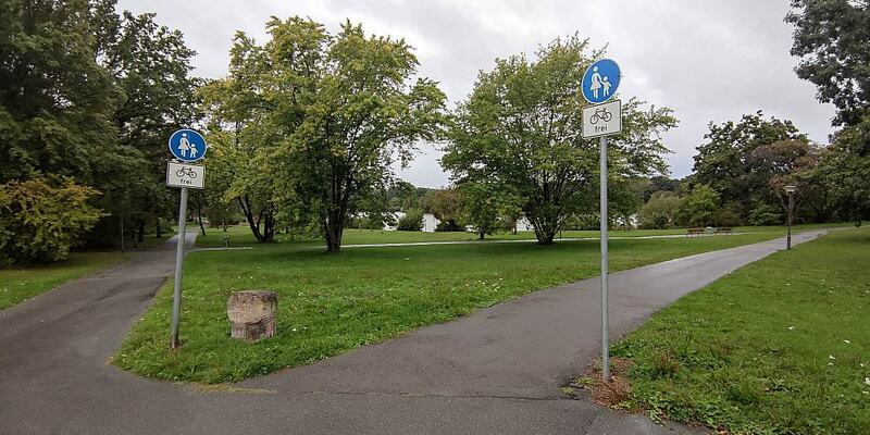Fahrrad- und Fußgängerweg in einem Park (Archiv) - Foto: über dts Nachrichtenagentur