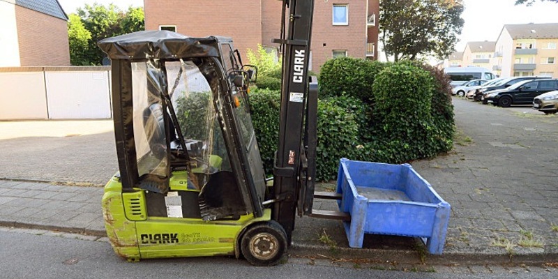 POL-MG: Einbruch auf Firmengelände | Dieb flüchtet mit Gabelstapler - Foto: presseportal.de
