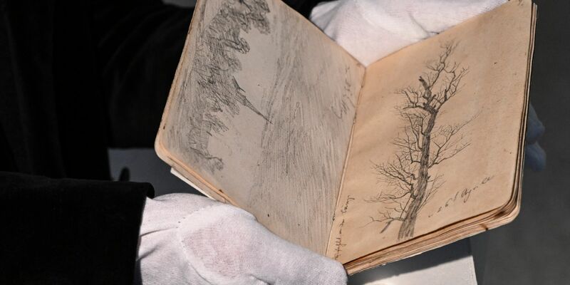 Seltenes Skizenbuch kommt in öffentliche Sammlungen - Foto: Jens Kalaene/dpa