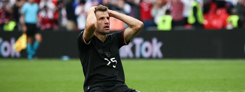 Thomas Müller nach seiner vergebenen Großchance im EM-Achtelfinale 2021. - Foto: Christian Charisius/dpa