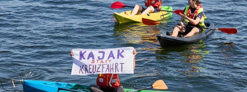 Klimaschützer demonstrieren immer wieder gegen die Kreuzfahrt-Branche. (Archivbild) - Foto: Georg Wendt/dpa