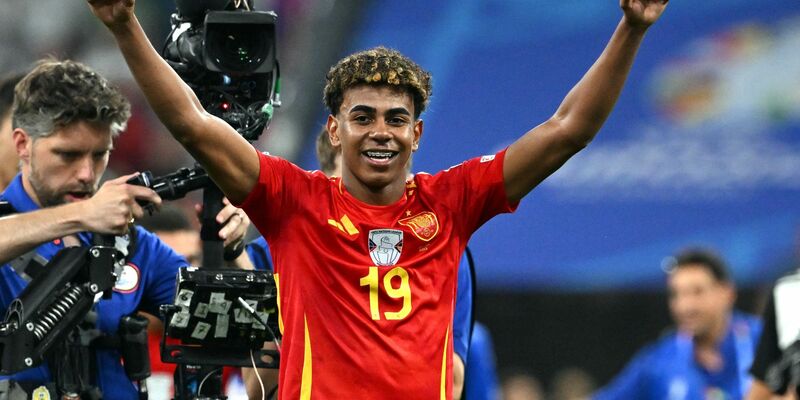 Am Samstag konne Yamal schon feiern. Gibt es am Sonntag den nächsten Grund dafür? - Foto: Peter Kneffel/dpa