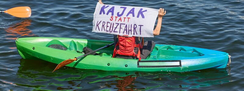 Kritik an Kreuzfahrten wegen ihrer Klimabilanz wird immer wieder laut. (Archivbild) - Foto: Georg Wendt/dpa