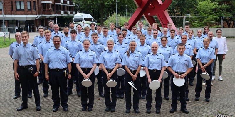 POL-VIE: 38 Komissaranwärterinnen und -anwärter startklar für die erste Streifenfahrt - Foto: presseportal.de