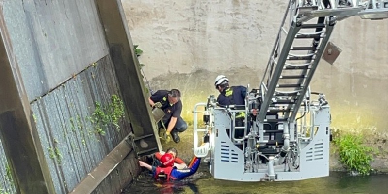 FW-E: Hilflose Person treibt im Wasser - Frau aus der Ruhr gerettet - Foto: presseportal.de