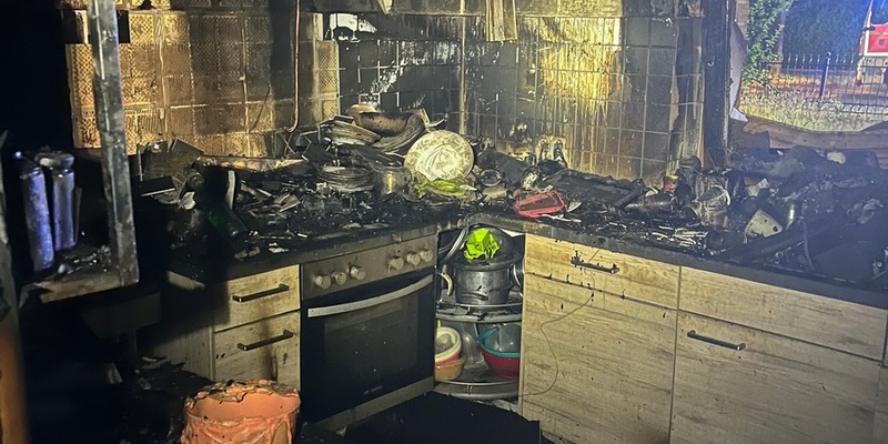 FW Minden: Küchenbrand sorgt für nächtlichen Einsatz - Foto: presseportal.de