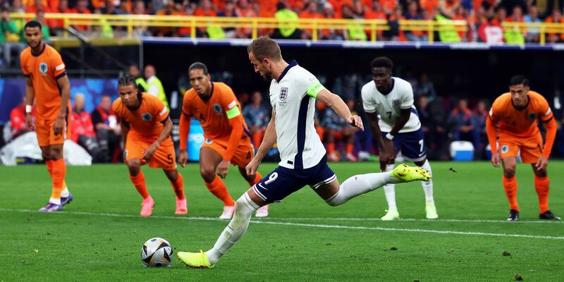 Englands Harry Kane traf gegen die Niederlande per Foulelfmeter zum 1:1. - Foto: Friso Gentsch/dpa
