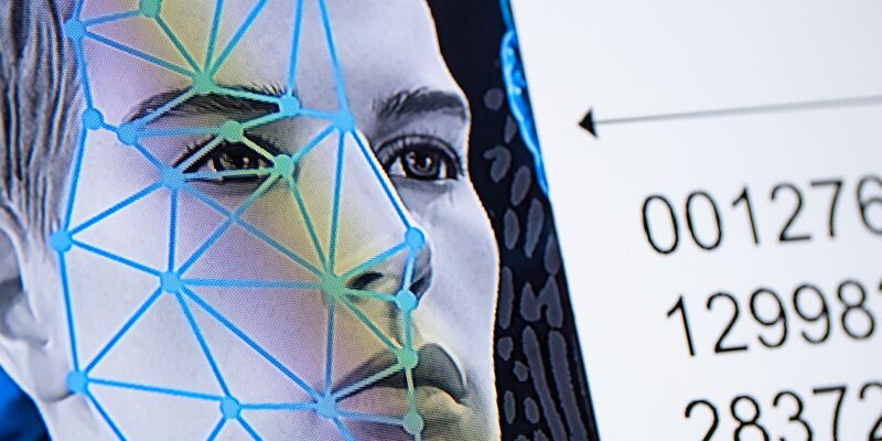 Programme zur Gesichtserkennung sollen das Auffinden von Verdächtigen erleichtern. (Archivbild) - Foto: Sven Hoppe/dpa