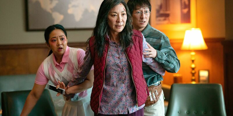 Am Freitag (12. Juli) läuft der Kinohit «Everything, Everywhere, All at Once» in der ARD (22.20 Uhr). - Foto: 2022 LEONINE Studios/ARD/dpa