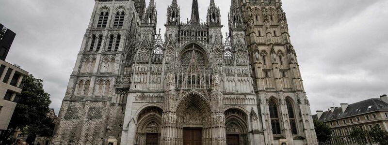 Die Kathedrale von Rouen ist das Wahrzeichen der Hauptstadt der Normandie (Archivbild). - Foto: Sameer Al-Doumy/AFP/dpa