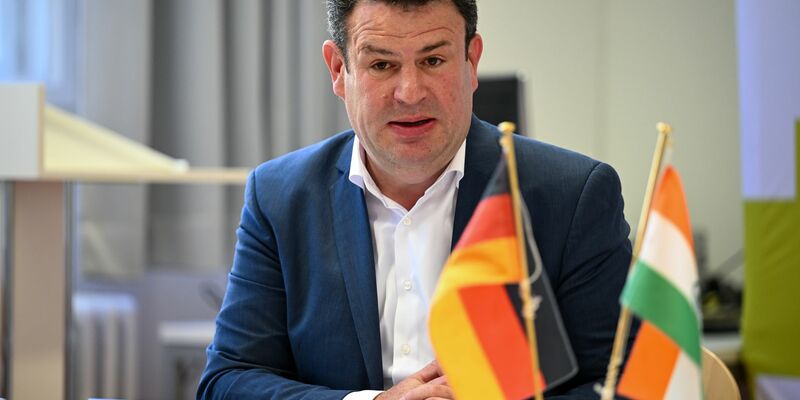 Indische Studierende im Gespräch mit Arbeitsminister Heil an der FU Berlin. - Foto: Soeren Stache/dpa