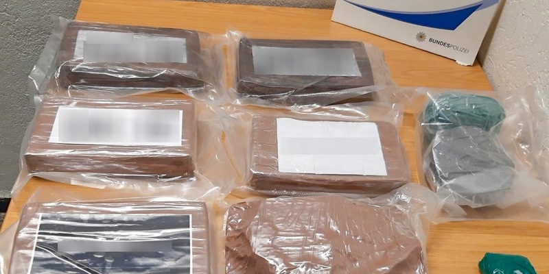 BPOL-BadBentheim: Rund 7,6 Kilo Kokain bei der Einreise an deutsch-niederländischer Grenze beschlagnahmt - Foto: presseportal.de