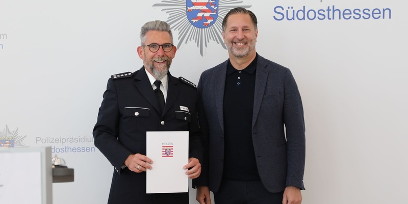 POL-OF: Verabschiedung in den Ruhestand: Rudolf Rudi Neu gibt sein letztes dienstliches Statement - Foto: presseportal.de