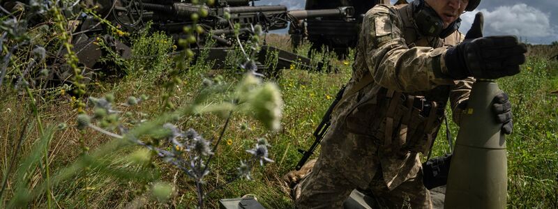 Ohne die Waffenlieferungen aus dem Westen hätte die Ukraine vermutlich schon längst aufgeben müssen. (Archivbild) - Foto: Evgeniy Maloletka/AP/dpa