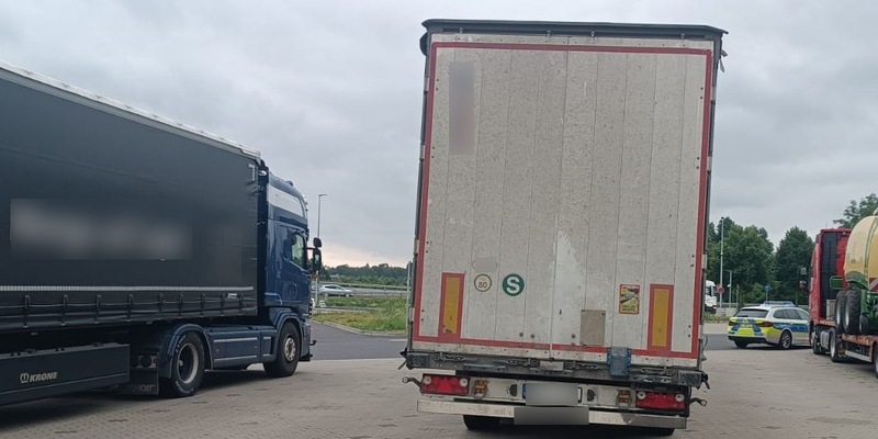 POL-OH: Sattelauflieger mit gefährlichen Mängeln aus dem Verkehr gezogen - Mit 62 Prozent Überladung auf der Autobahn unterwegs - Foto: presseportal.de