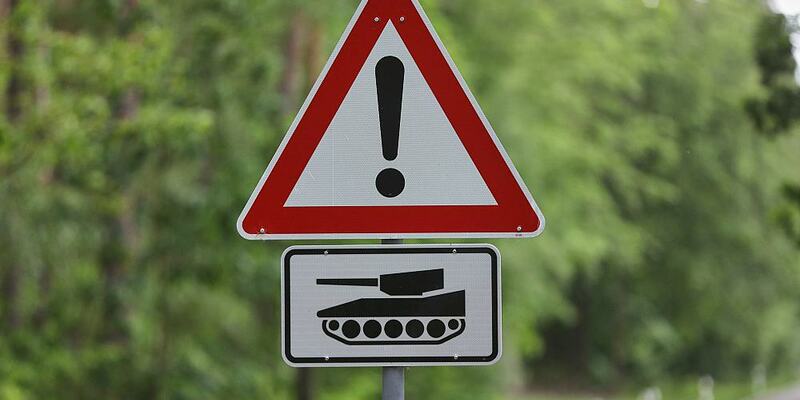 Warnung vor Panzern (Archiv) - Foto: über dts Nachrichtenagentur