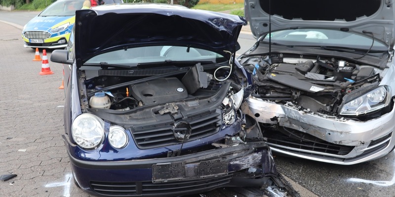 POL-HF: Gegenverkehr übersehen- Zusammenstoß beim Linksabbiegen - Foto: presseportal.de