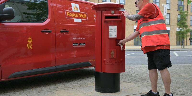 Der König ist seit September 2022 im Amt. - Foto: Royal Mail/PA Media/dpa
