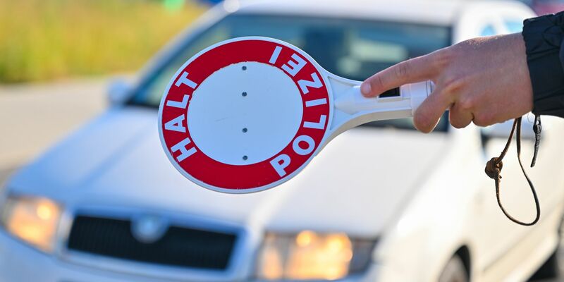 Bundespolizisten fassen gesuchten Mörder in Frankfurt. (Symbolbild) - Foto: Patrick Pleul/dpa