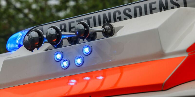 In Darmstadt ist ein einjähriger Junge aus dem Fenster gefallen und leicht verletzt worden. (Symbolfoto) - Foto: Oliver Berg/dpa