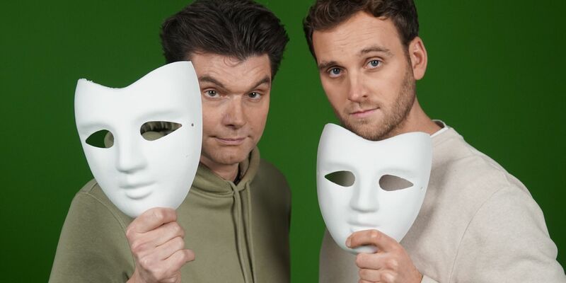 Comedian Lutz van der Horst leidet unter dem Impostor-Syndrom und berichtet in einer Doku mit Leon Windscheid erstmals darüber. - Foto: Kai Metzner/ZDF/dpa