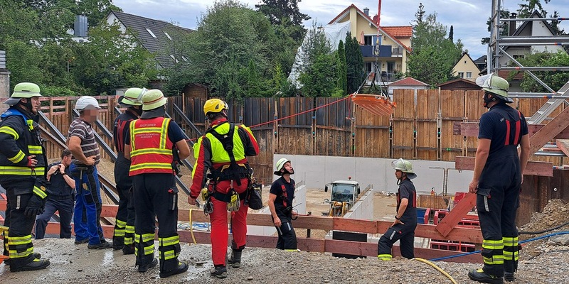 FW-M: Bauarbeiter abgestürzt (Ramersdorf) - Foto: presseportal.de