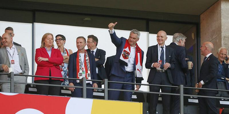 Ehrengäste im Stadion (Archiv) - Foto: über dts Nachrichtenagentur