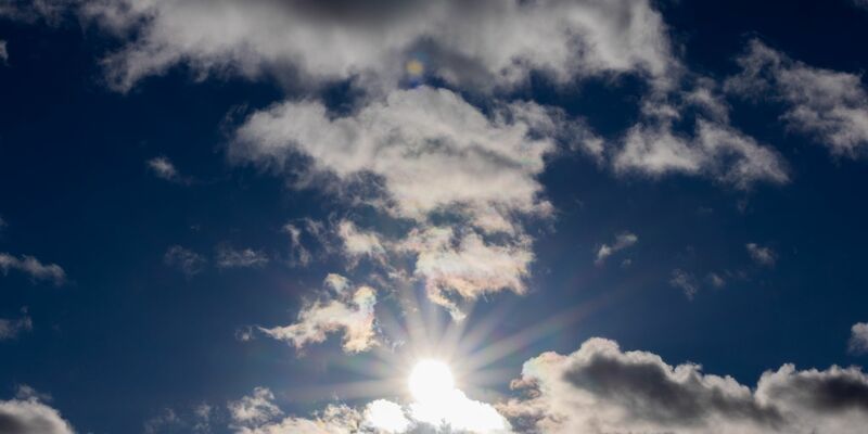 Die Temperaturen steigen zum Wochenauftakt auf bis zu 30 Grad, im Westen und Südwesten drohen aber Gewitter. (Symbolfoto) - Foto: Rolf Vennenbernd/dpa