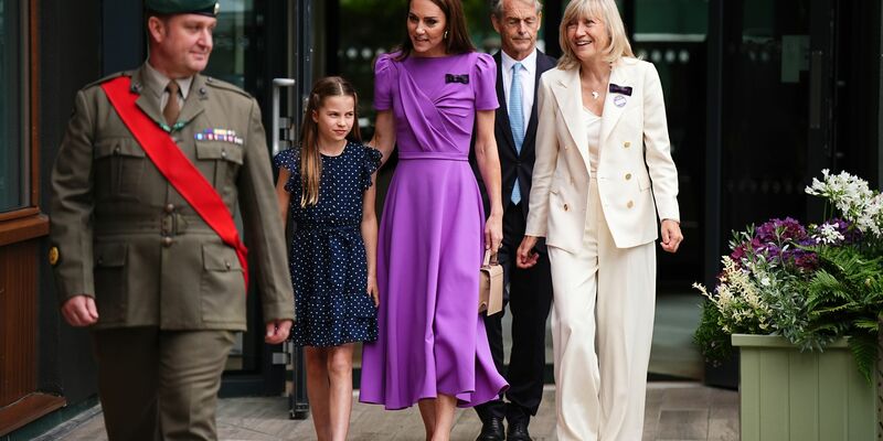 Zweiter Auftritt nach langer Pause: Prinzessin Kate mit ihrer Tochter. - Foto: Aaron Chown/PA Wire/dpa