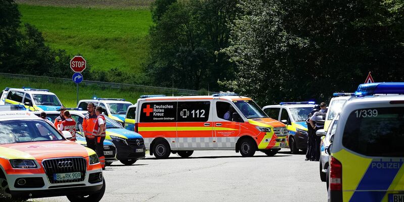 Nach einer Gewalttat in Albstadt mit drei Toten und zwei Schwerverletzten dauern die Ermittlungen an. - Foto: Jannik Nölke/dpa