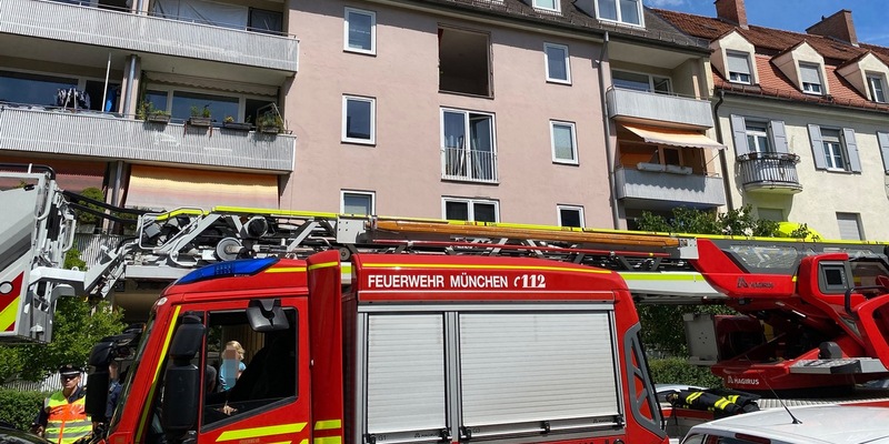 FW-M: Verpuffung lässt Fensterfront fliegen (Sendling) - Foto: presseportal.de