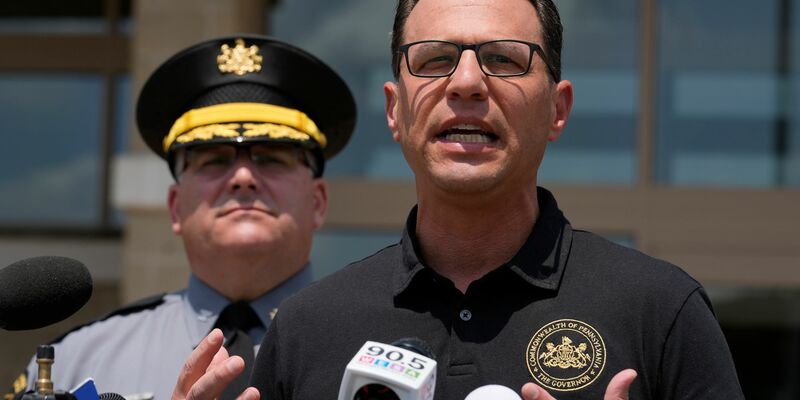 Der Gouverneur von Pennsylvania berichtet über den Ermittlungsstand nach dem Attentat auf Trump. - Foto: Sue Ogrocki/AP