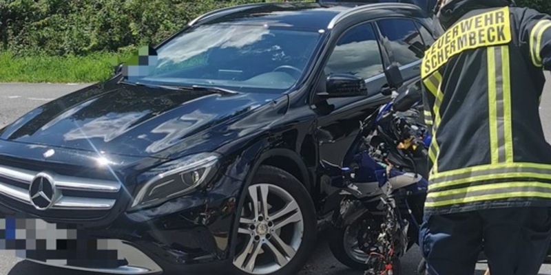 FW-Schermbeck: Auslaufende Betriebsmittel nach VU - Foto: presseportal.de