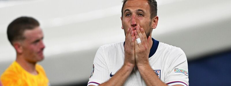 Der englische Trainer Gareth Southgate hat im EM-Finale gegen Spanien auf einen nicht komplett fitten Harry Kane gesetzt. - Foto: Robert Michael/dpa