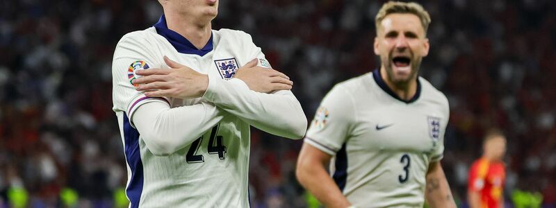 Cole Palmer (l) erzielte den Ausgleich für die Three Lions.  - Foto: Christian Charisius/dpa