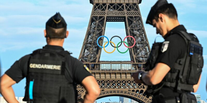 Die Olympischen Spiele in Paris müssen auch im Cyberspace geschützt werden. - Foto: Stefano Rellandini/AFP/dpa