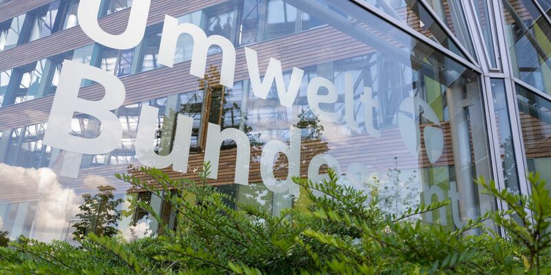 Wegen Betrugsverdachts bei Klimaschutzprojekten gab es Durchsuchungen bei Unternehmen. Das Umweltbundesamt (UBA) hatte Ende Mai Anzeige erstattet. (Archivbild) - Foto: Hendrik Schmidt/dpa