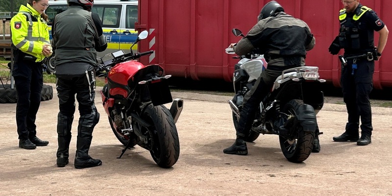 POL-NI: Gemeinsame Kradkontrolle der Polizeikommissariate Syke und Hoya - Foto: presseportal.de