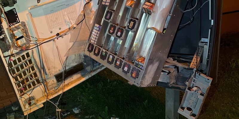 LPI-NDH: Zigarettenautomat gesprengt - verdächtiger Jugendlicher aufgegriffen - Foto: presseportal.de