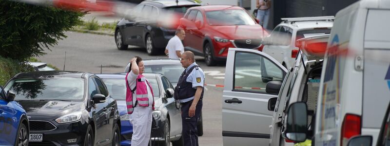 Einen Tag nach der Gewalttat sind noch viele Fragen offen. - Foto: Jannik Nölke/dpa