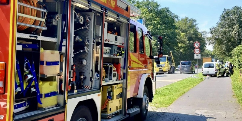 FW Hünxe: Verkehrsunfall zwischen Pkw und Lkw - Foto: presseportal.de