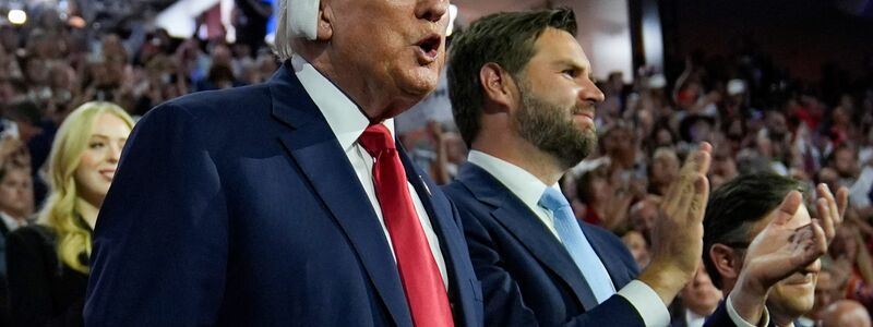 J.D. Vance soll als Trumps Vize vor allem bei Industriearbeitern in den «Swing States» punkten. - Foto: Evan Vucci/AP/dpa