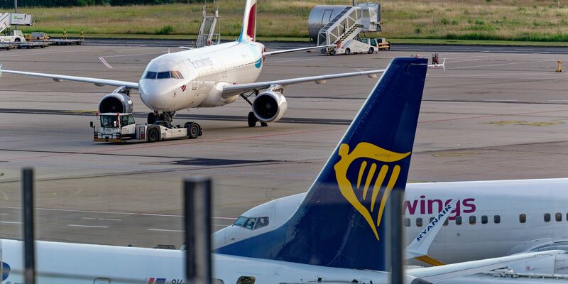 Ryanair und Eurowings konkurrieren bei Direktflügen. - Foto: Henning Kaiser/dpa