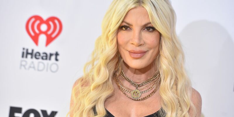 Tori Spelling trauert um ihre «Beverly Hills, 90210»-Kollegin und alte Freundin Shannen Doherty. - Foto: Jordan Strauss/Invision via AP/dpa