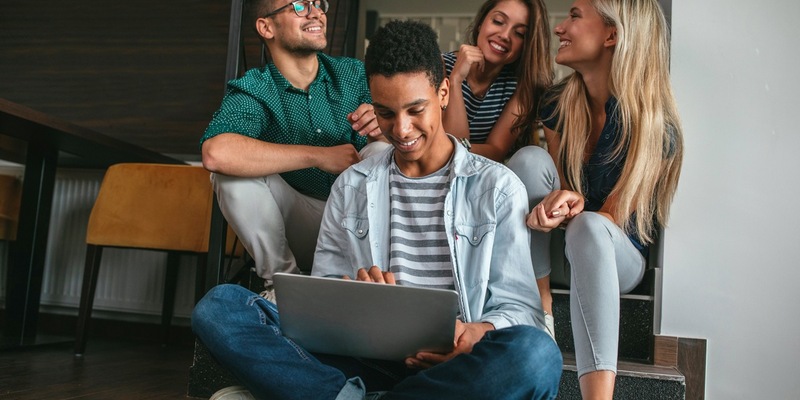 Generation Z: Flexibilität und finanzielle Sicherheit im Fokus / Unternehmen im Spannungsfeld von Work-Life-Balance, Vergütung und Technologie - Foto: presseportal.de