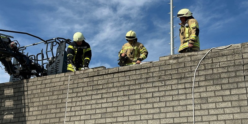POL-NI: Pkw-Brand - Foto: presseportal.de