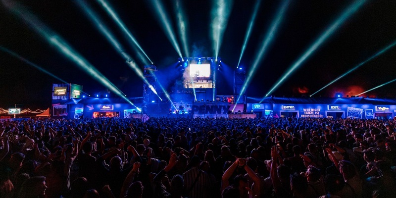 PAROOKAVILLE, PENNY, Party / Rekordversuch am Mittwoch: Mit bis zu 20.000 Camper:innen größte Kopfhörer-Party in Deutschland - Foto: presseportal.de