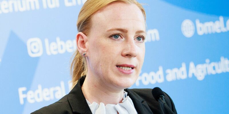 Ariane Kari hat vor einem Jahr das Amt der Bundestierschutzbeauftragten übernommen. - Foto: Carsten Koall/dpa