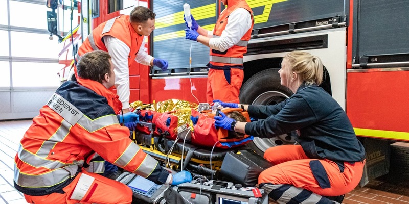 FW Bremerhaven: Notfallsanitäterin und Notfallsanitäter bei der Feuerwehr gesucht - Foto: presseportal.de