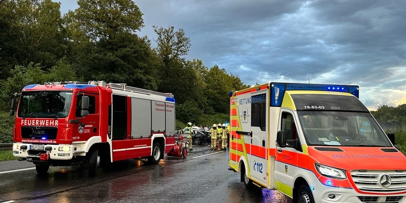 FW Helmstedt: Verkehrsunfall BAB2, drei PKW, vier Verletzte - Foto: presseportal.de